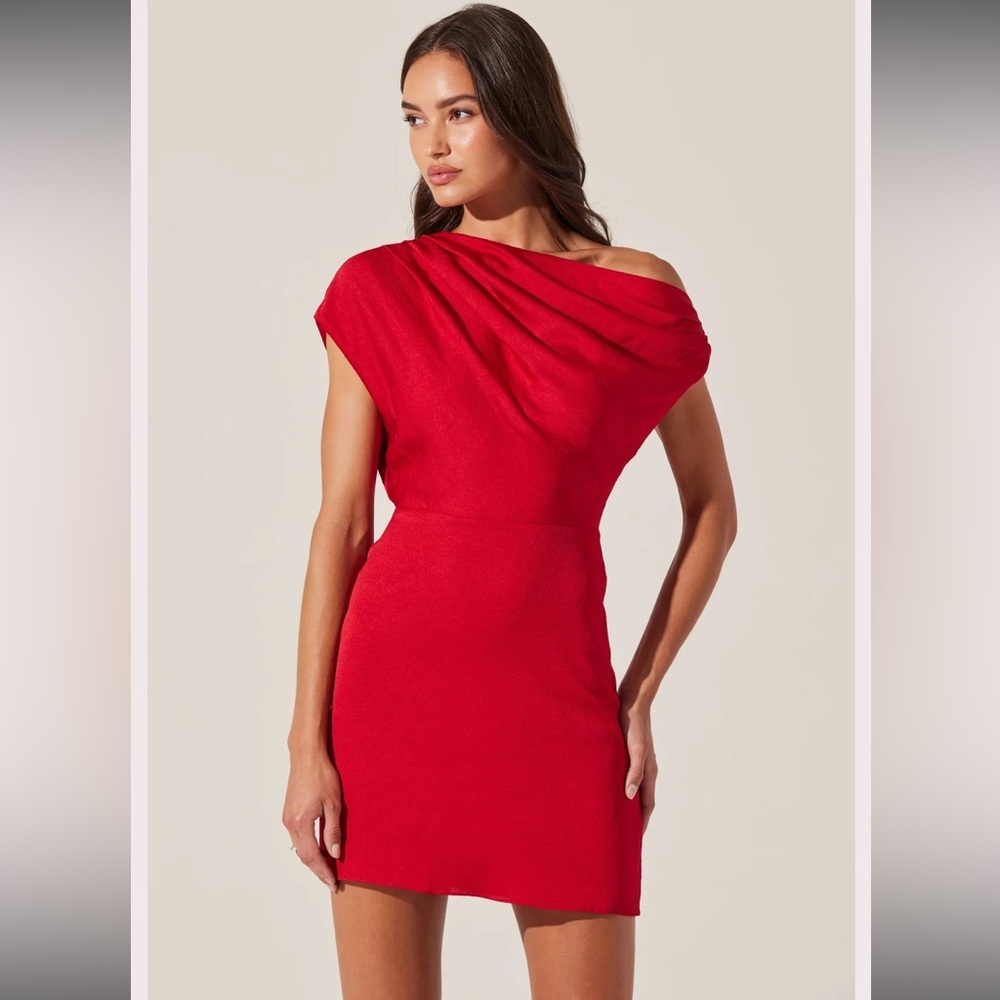 ASTR THE LABEL Red Draped Dress